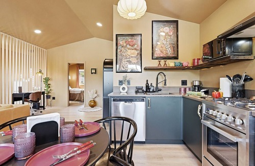 Mt. Hood - Columbia River Gorge Apartment | Casa Jaguar- 2 Bdrm Apt + Hot Tub/Sauna