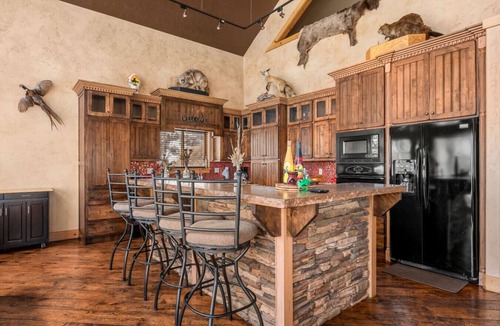 Sweetwater Cabin | Casa Miah | Ideal Beach, Fire Pit, Game Room, Air Hockey!
