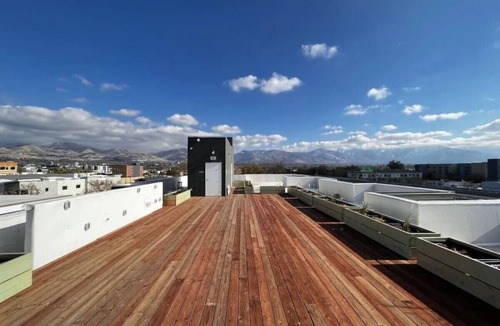 People's Freeway Apartment | Central Ninth Cozy Sun Filled 105