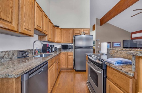 Deer Valley House | Central Park City Getaway with Private Hot Tub
