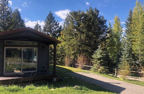 Jackson House | Charming 1-bedroom guest house in Jackson Hole. HUGE DISCOUNT for 28+ day rental