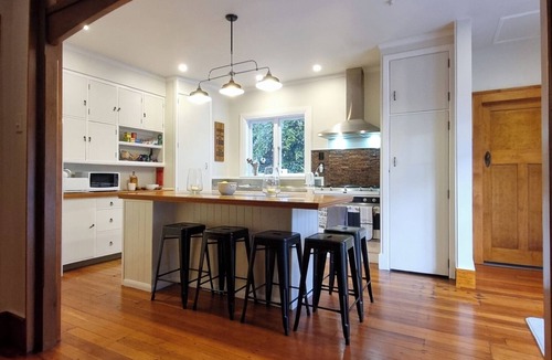 Taumarunui House | Charming 1920's character filled Bungalow! Modern twist. Minutes to town