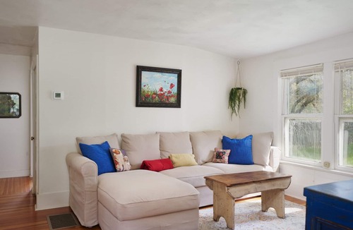 Lava Hot Springs House | Charming 1930's cottage steps away from the world famous Lava Hot Springs