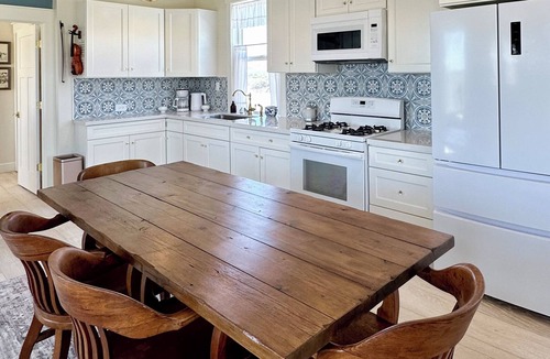 Humboldt County Cottage | Charming 2-bedroom Converted Schoolhouse with AC in Paradise Valley