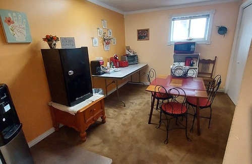 Harrisville House | Charming 2-bedroom house in Ogden with WiFi. Country location. Close to Ski area