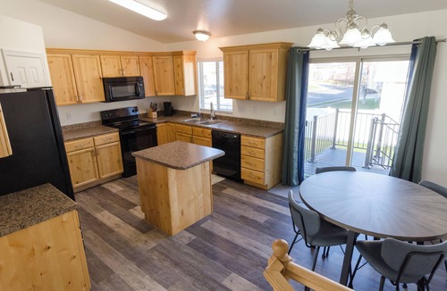 Providence House | Charming 3-bedroom house in beautiful Providence with AC