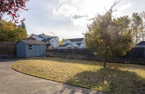 Renton House | Charming 3-bedroom house with AC in relaxing Renton