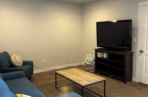 Kaysville House | Charming 3-bedroom townhome in welcoming Kaysville with AC, WiFi