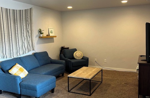 Kaysville House | Charming 3-bedroom townhome in welcoming Kaysville with AC, WiFi