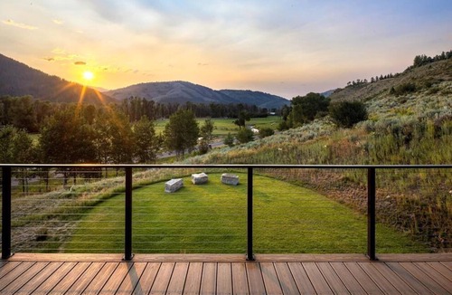 Hoback Junction Cabin | Charming 5BR Mtn. Cabin w/Premium Views + Hot Tub
