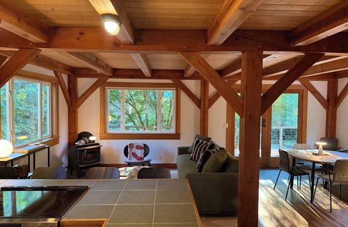 Bainbridge Island Cottage | Charming Bainbridge Island Cottage with Comforts