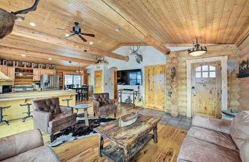 Bedford House | Charming Bedford Cabin w/Private Hot Tub!