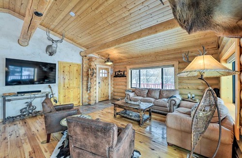 Bedford House | Charming Bedford Cabin w/Private Hot Tub!