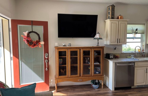 Nampa Cottage | Charming casita getaway with private hot tub in welcoming Nampa.