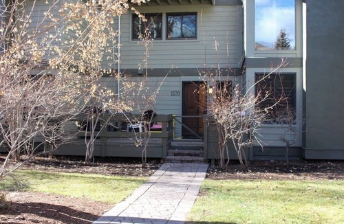 Elkhorn Condo | Charming condo w/full kitchen, washer/dryer - close to ski slopes