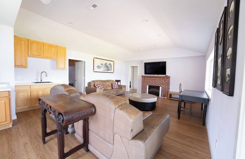 Issaquah House | Charming Cozy Dream Waterfront Family Refuge Relax House