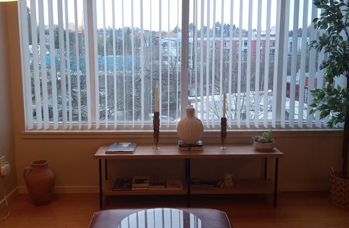 Columbia City Apartment | Charming pet friendly apartment close to cafes and park in delightful Seattle