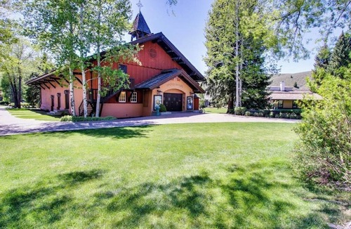 Elkhorn Apartment | Charming, ski-themed studio w/free WiFi, full kitchen - near downtown Sun Valley