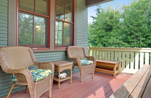 Eastsound House | Cheerful Getaway w/Ocean View, Outdoor Fireplace, & Beach Access