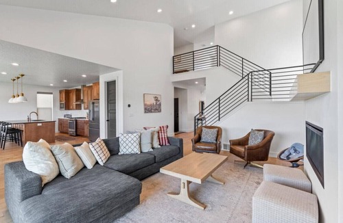 Kaysville House | Cherry Hill | Trampoline + Gym + Near Lagoon