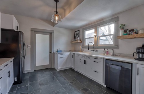Sheridan House | Circle Bar Manor — Spacious 4BR, Sheridan WY