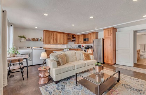 Cottonwood Heights Apartment | City and Mountain Views from a Private Hot Tub + King Bed!