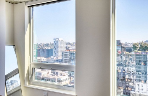 South Lake Union Apartment | Classic South Lake Union 1BR w/W/D & Roof, nr Lake Union, by Blueground