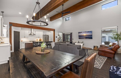 Ronald House | Cle Elums Best Vacation Home 4 Large Groups - 7BD/7BA + Slps 28