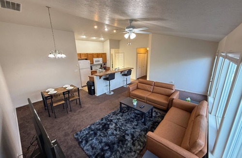 Twin Falls House | Clean 3 Bedroom 2 Bathroom 2 Car Garage Home AC/Heat Central Twin Falls
