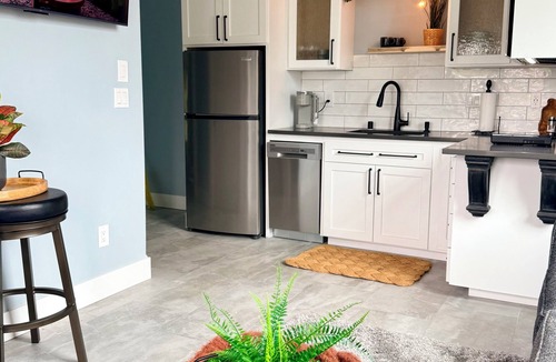 Pleasant Valley Apartment | Clean-n-Comfy 1-Bedroom Guesthouse in quiet peaceful neighborhood.