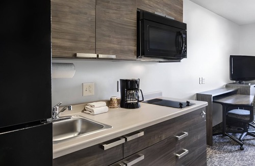 Nampa Hotel | Clean, Quiet Retreat Near Ford Idaho Center Events and Warhawk Air Museum