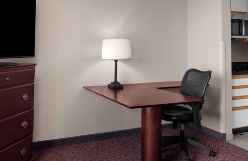 East Lake Hills Hotel | Close to Bellevue Arts Museum! Two Family Ready Suites w/Free Breakfast!