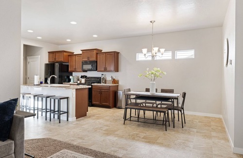 Meridian House | ❃Close to the POOL! 3BD/2BA! Close to BSU/Nampa/Kuna! Your Boise Vacation Spot!❃