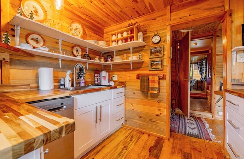 Cody Cabin | Cody Bunkhouse