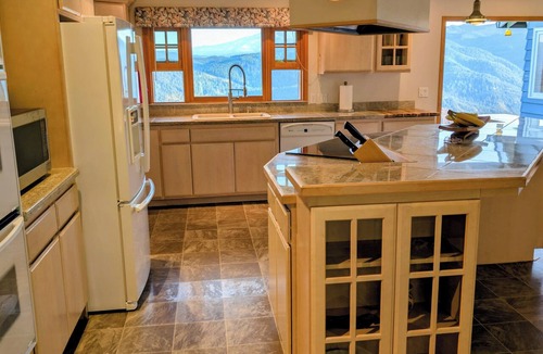 Underwood House | Come Float above the Gorge in our true Underwood Bluff Home