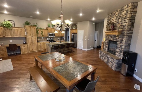 Power County House | Come relax in our spacious home with spectacular views!