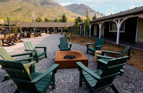 Jackson House | Comfortable Countryside Stay! Onsite Pool, Pets Allowed, Free Parking