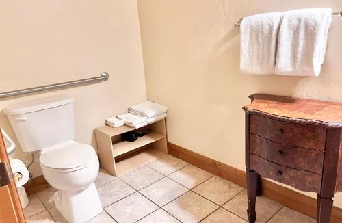 Zermatt Apartment | Comfortable Double Queen Suite Near Park City & Ballerina Farms #1055