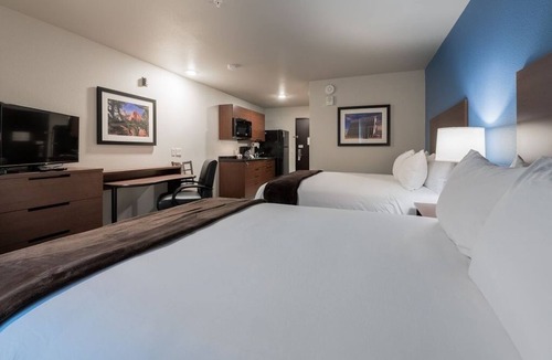Grant Creek Hotel | Comfortable Room for Extended Stays Near Airport & Local Hotspots