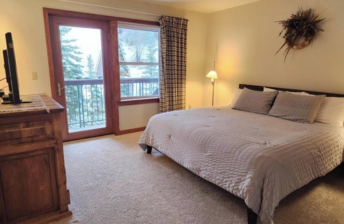 Whitefish Hotel | Comfortable Ski-In/Ski-Out Hotel Style Room