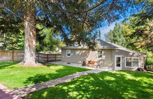 Lava Hot Springs House | Comfy stay in phenomenal Lava Hot Springs. 5 min walk to hot pools!