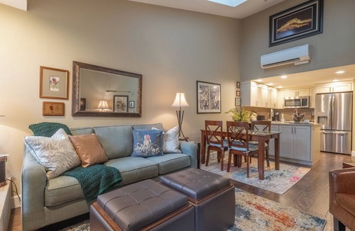 Welches Condo | Condo on Mt Hood Resort golf course , fireplace , pool, hot tub, gym !