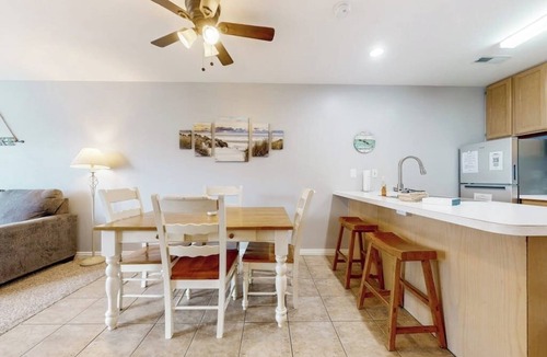 Harbor Village Condo | Condo w/private patio and access to shared pool/hot tub/tennis courts