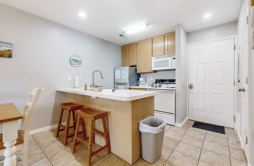 Harbor Village Condo | Condo w/private patio and access to shared pool/hot tub/tennis courts