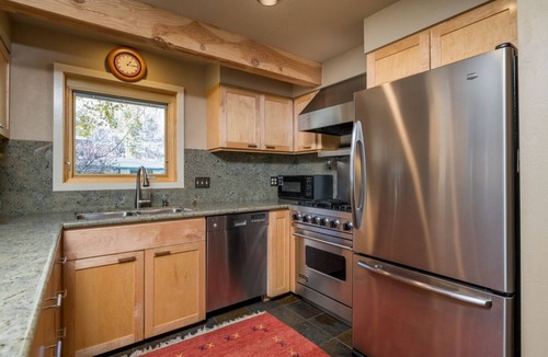Warm Springs Condo | Condo Walking Distance to the Chairlift