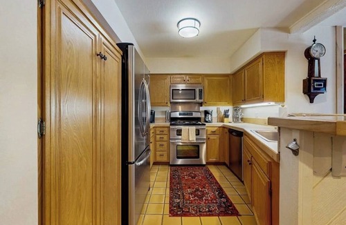 Elkhorn Village House | Condo with deck, fireplace, full kitchen, and mudroom area