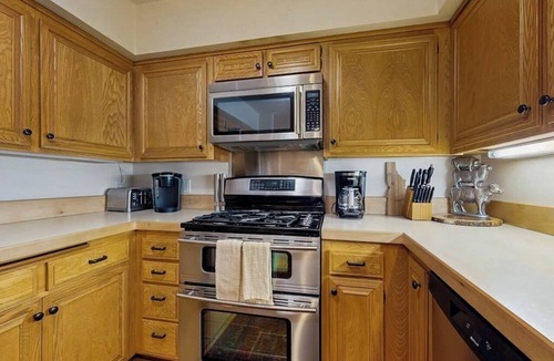 Elkhorn Village House | Condo with deck, fireplace, full kitchen, and mudroom area