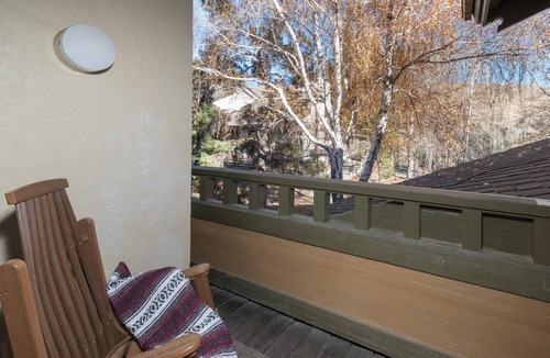 Elkhorn Condo | Condo with Fireplace and Mountain Views! Close to Sun Valley Village!