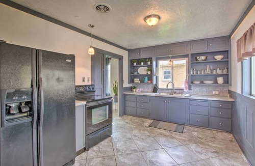 Preston House | Convenient Preston Retreat w/Private Yard!