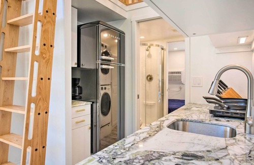 South Salt Lake House | Convenient Salt Lake Tiny Home with Chic Interior!